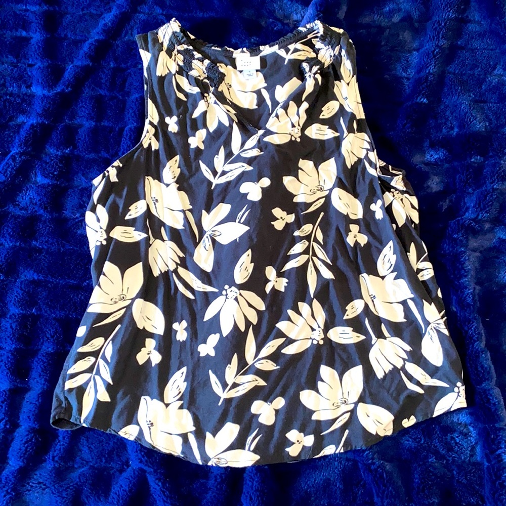 🌟🌟🌟a.new.day. SLEEVELESS BLACK AND CREAM FLORAL TOP